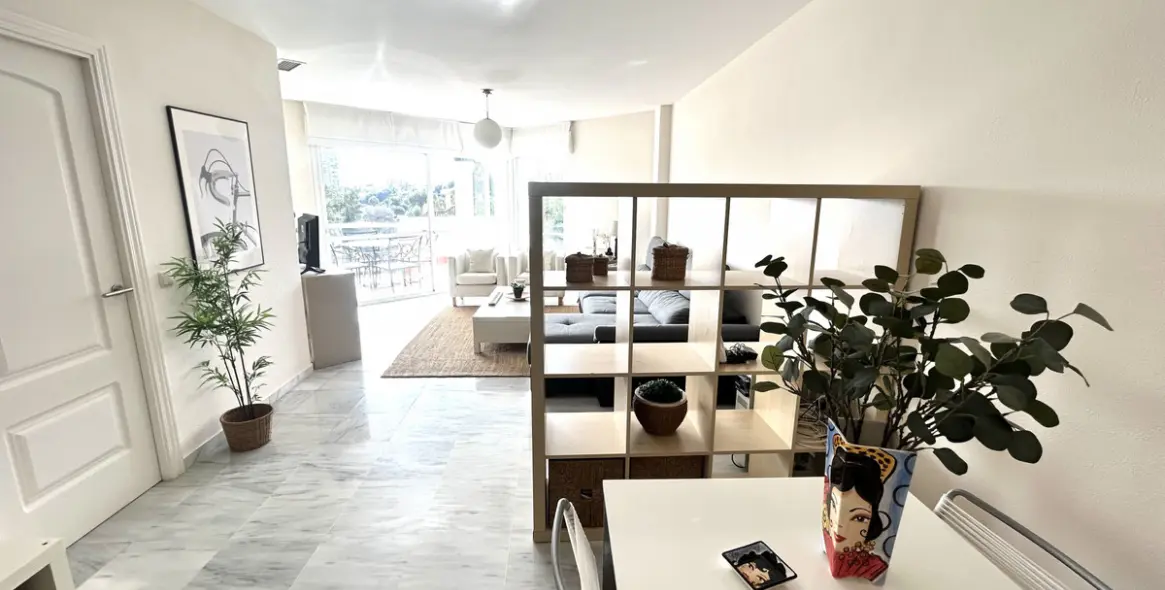 Sale of middle floor apartment in Marbella 12
