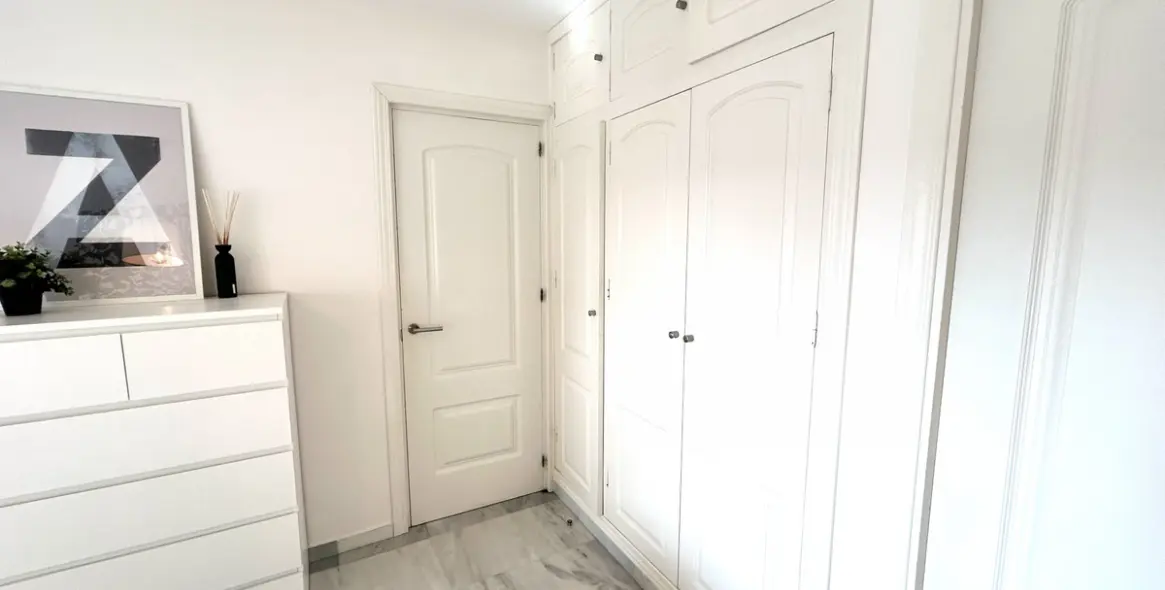 Sale of middle floor apartment in Marbella 13