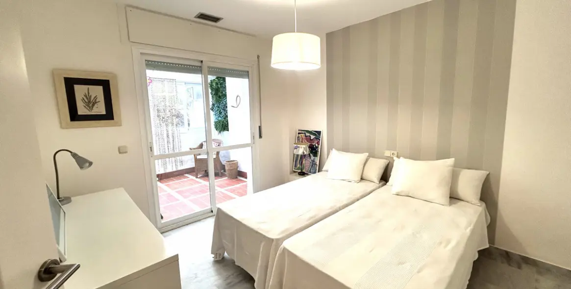 Sale of middle floor apartment in Marbella 16