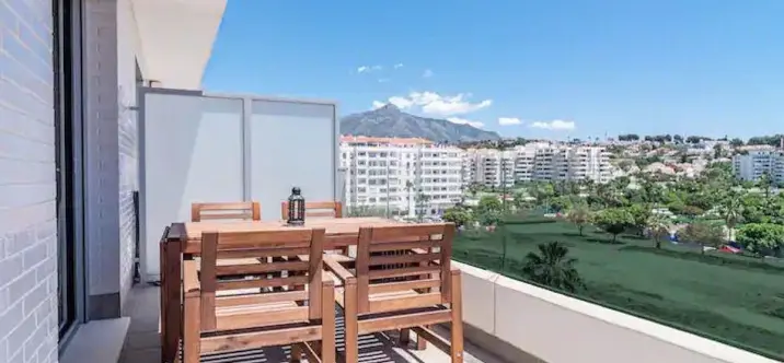 Venta de apartamento en planta media en Nueva Andalucía 1