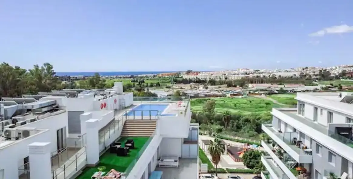 Venta de apartamento en planta media en Nueva Andalucía 3