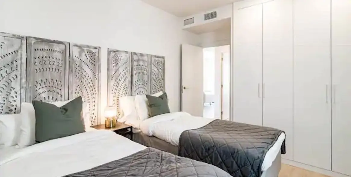 Venta de apartamento en planta media en Nueva Andalucía 11