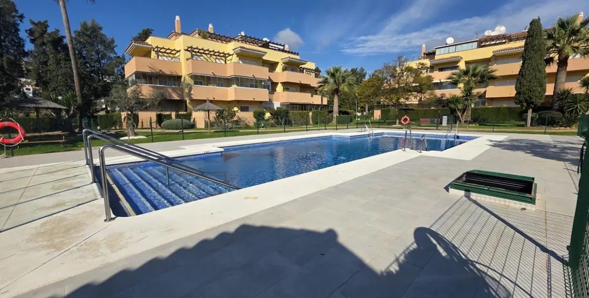 Sale of middle floor apartment in La Cala de Mijas 1
