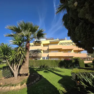 Sale of middle floor apartment in La Cala de Mijas