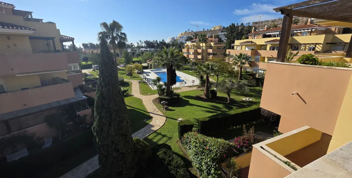 Sale of middle floor apartment in La Cala de Mijas 11