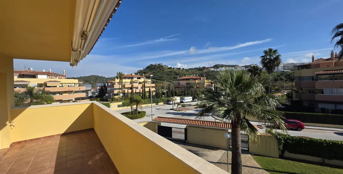 Sale of middle floor apartment in La Cala de Mijas 12
