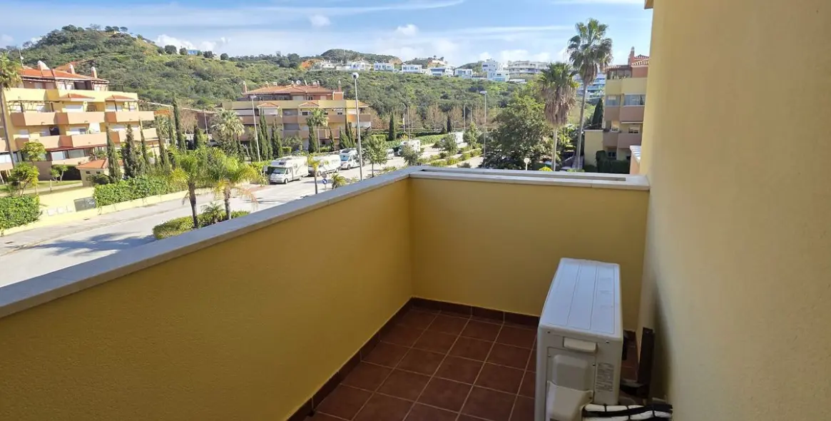 Sale of middle floor apartment in La Cala de Mijas 13