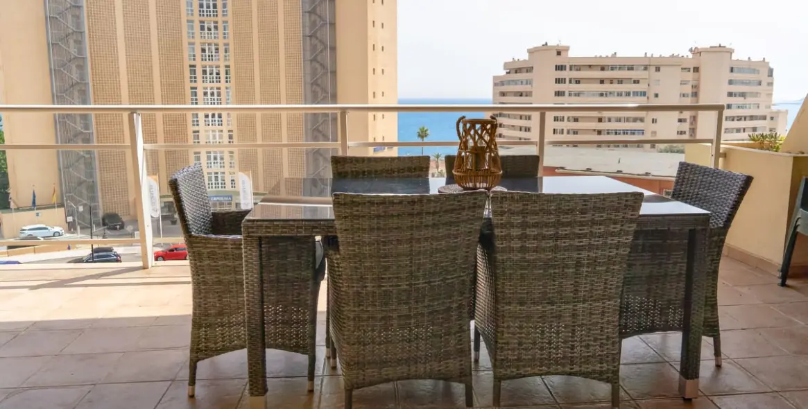 Sale of middle floor apartment in Fuengirola 1