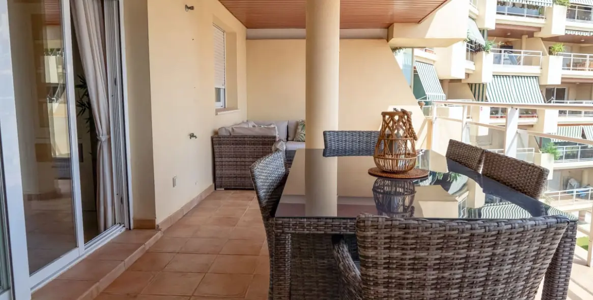 Sale of middle floor apartment in Fuengirola 2