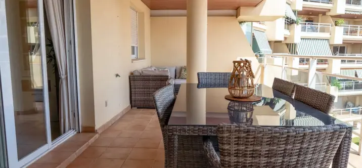 Sale of middle floor apartment in Fuengirola 1
