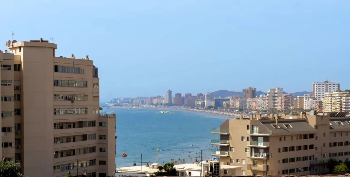 Sale of middle floor apartment in Fuengirola 3