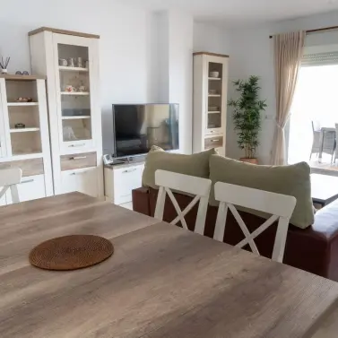 Sale of middle floor apartment in Fuengirola