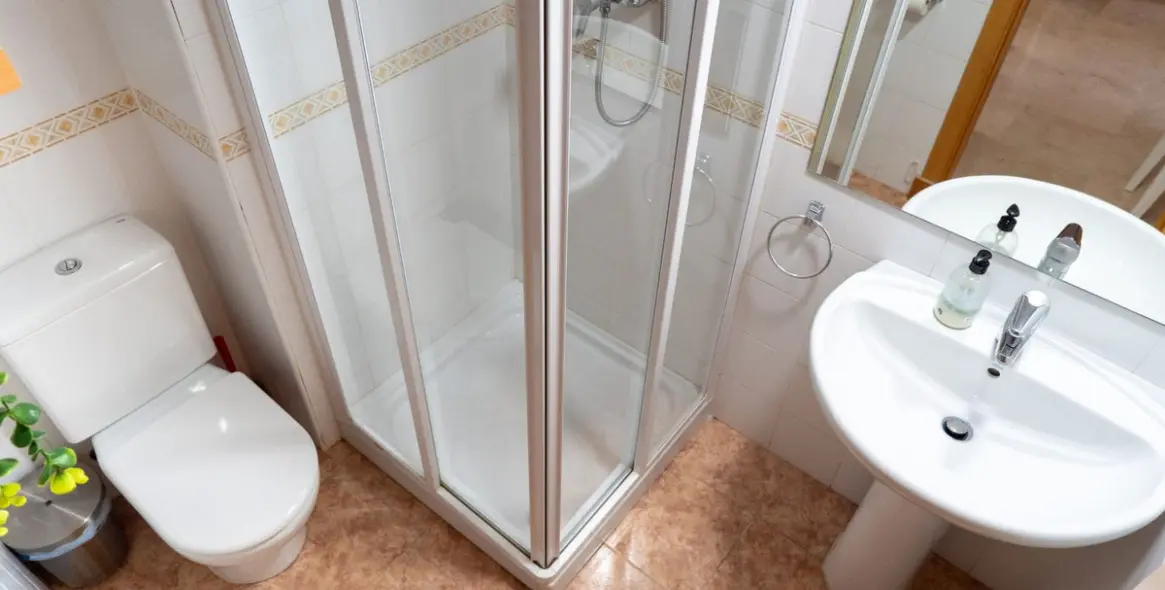 Sale of middle floor apartment in Fuengirola 11