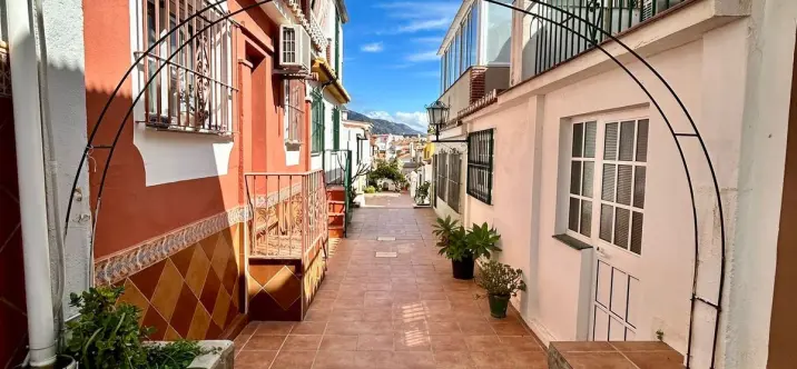 Продажа таунхауса в Las Lagunas 0