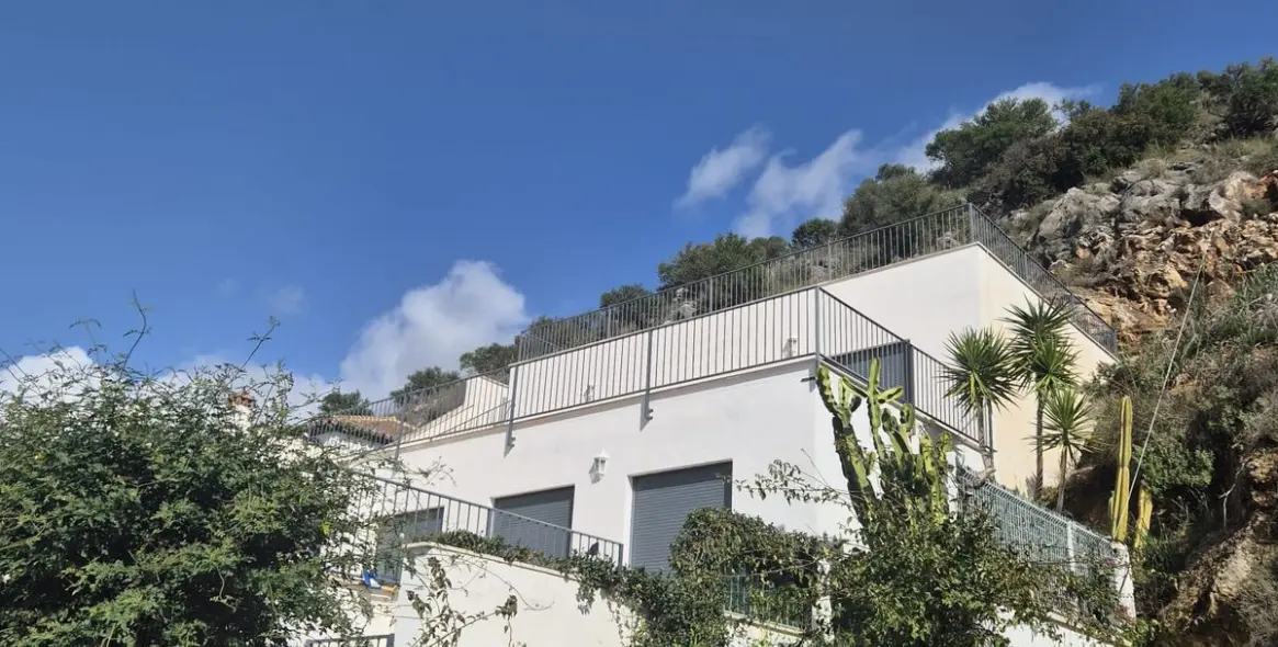 Продажа  отдельно стоящей виллы в Coín 1