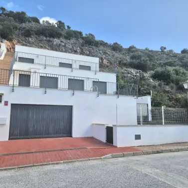 Продажа  отдельно стоящей виллы в Coín