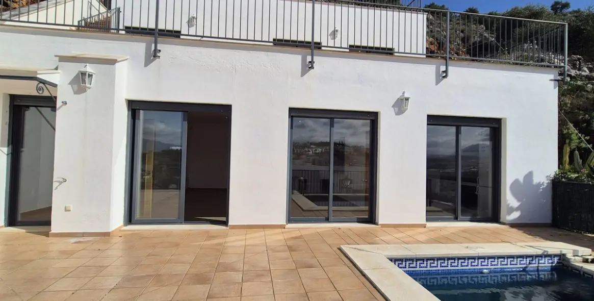 Продажа  отдельно стоящей виллы в Coín 3