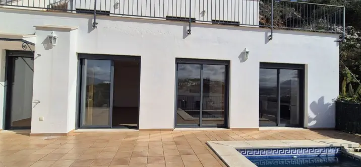 Продажа  отдельно стоящей виллы в Coín 2