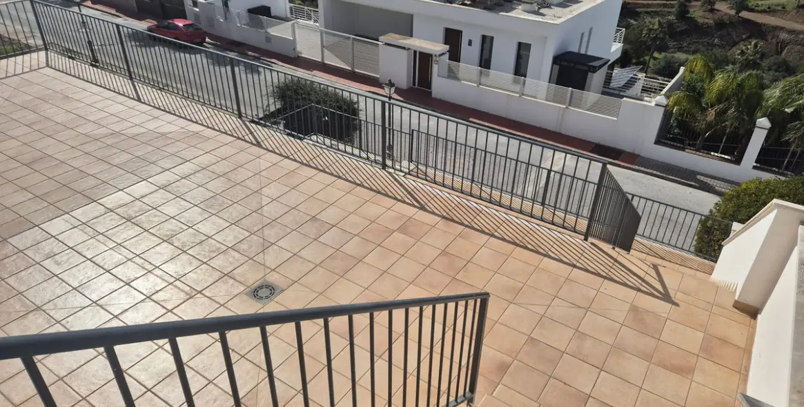 Продажа  отдельно стоящей виллы в Coín 35