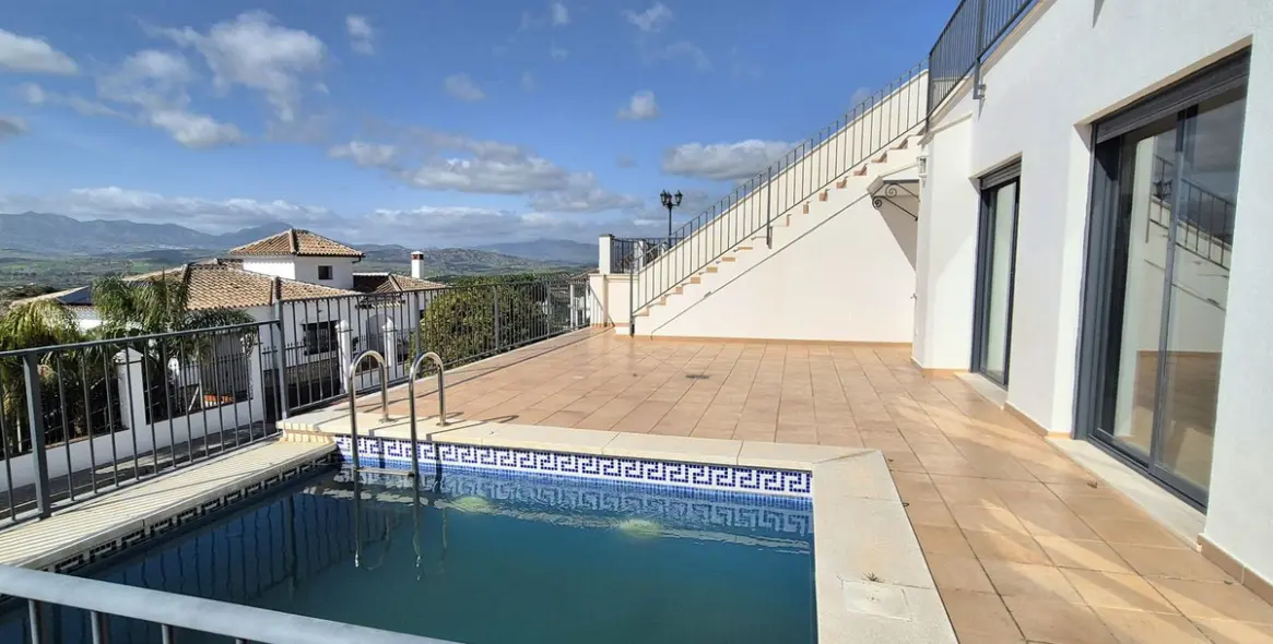 Продажа  отдельно стоящей виллы в Coín 42