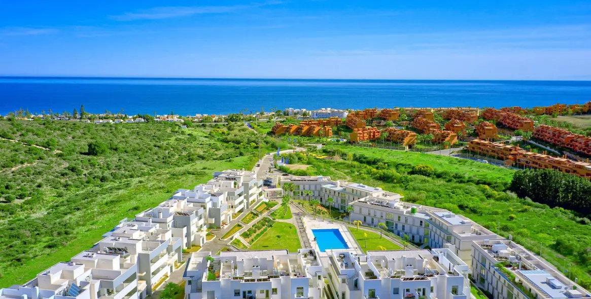 Venta de apartamento en planta baja en Estepona 1