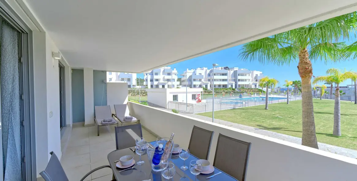Venta de apartamento en planta baja en Estepona 2