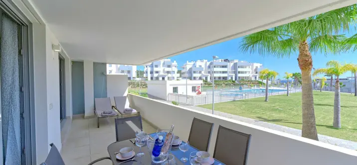 Venta de apartamento en planta baja en Estepona 1