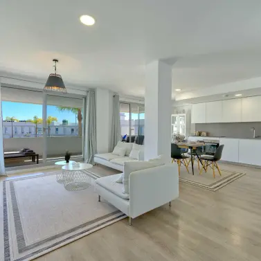 Продажа апартаментов на первом этаже в Estepona