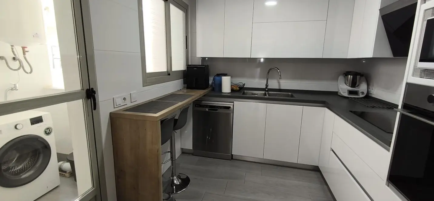 Sale of middle floor apartment in Torremolinos 1