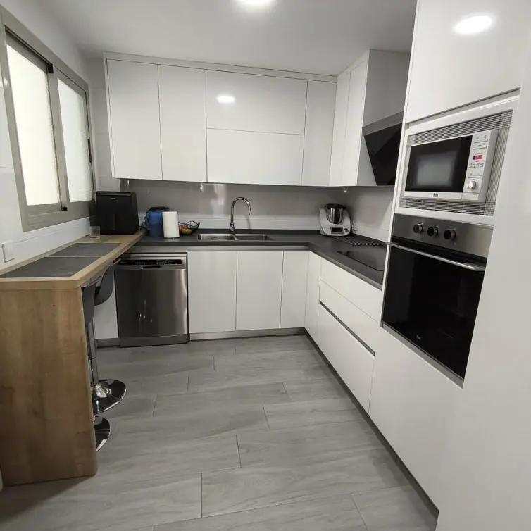 Sale of middle floor apartment in Torremolinos