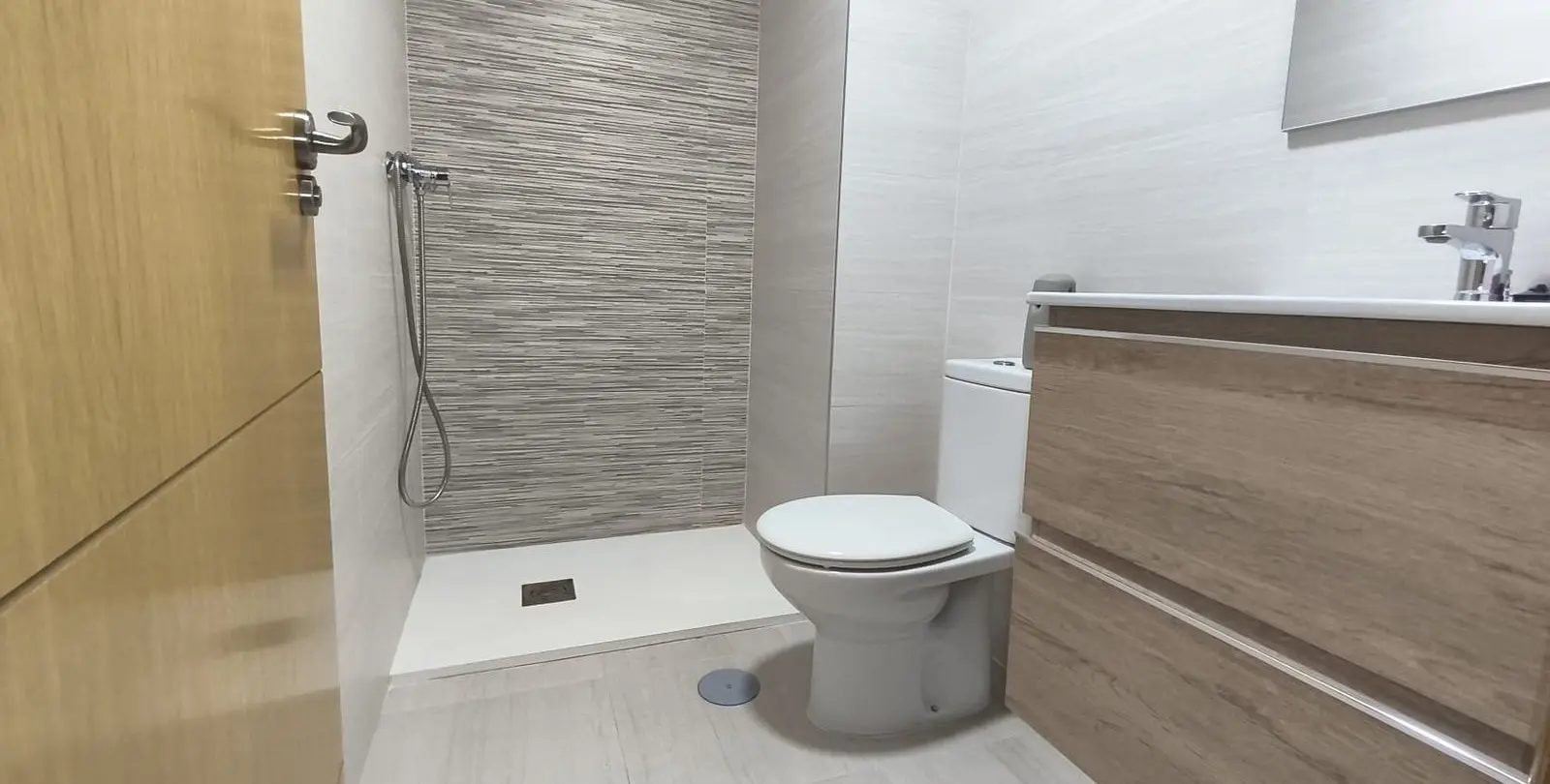 Sale of middle floor apartment in Torremolinos 23