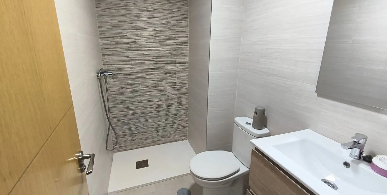 Sale of middle floor apartment in Torremolinos 24