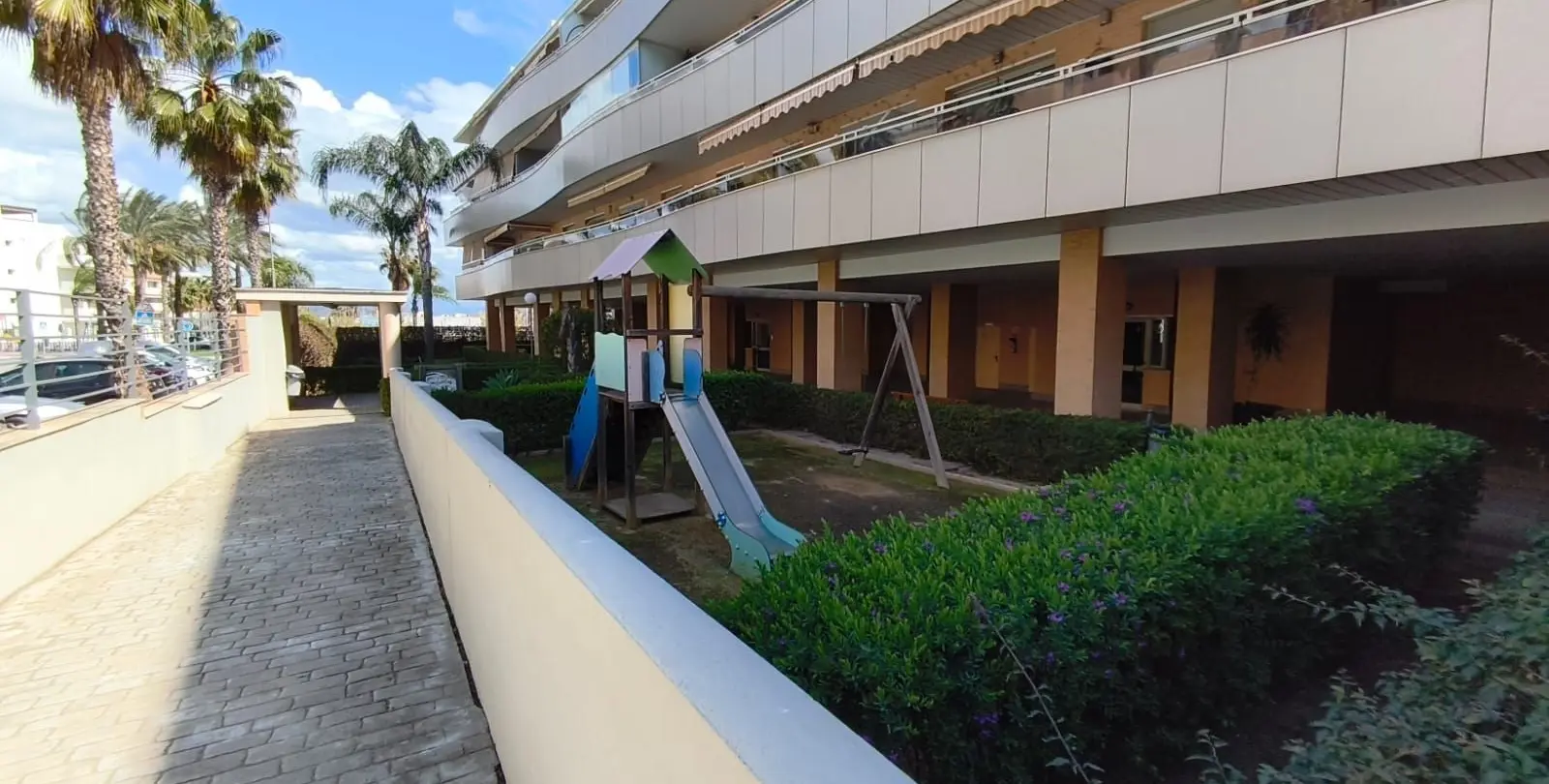 Sale of middle floor apartment in Torremolinos 28