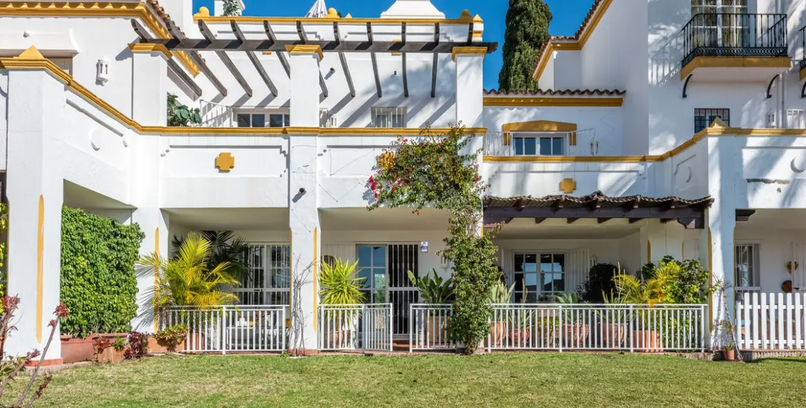 Sale of townhouse in New Golden Mile 2