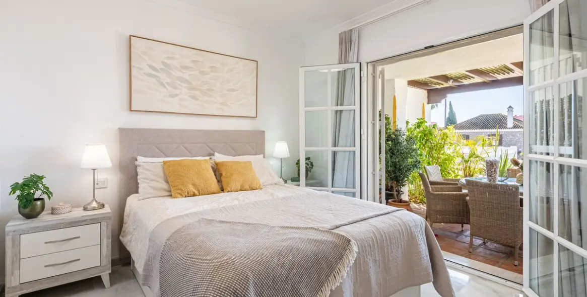 Sale of townhouse in New Golden Mile 15