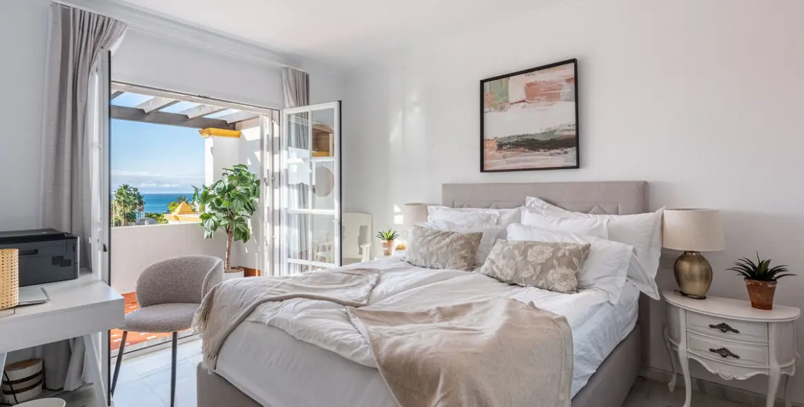 Sale of townhouse in New Golden Mile 17