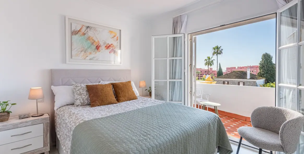 Sale of townhouse in New Golden Mile 20