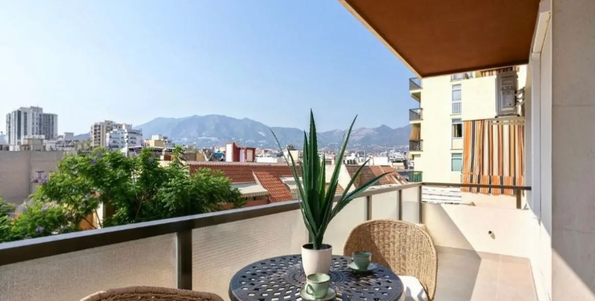 Sale of middle floor apartment in Fuengirola 1