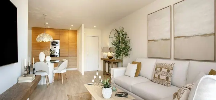 Sale of middle floor apartment in Fuengirola 1