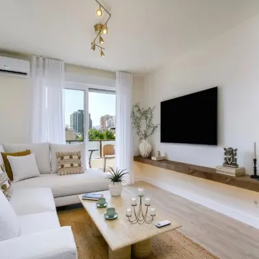 Sale of middle floor apartment in Fuengirola