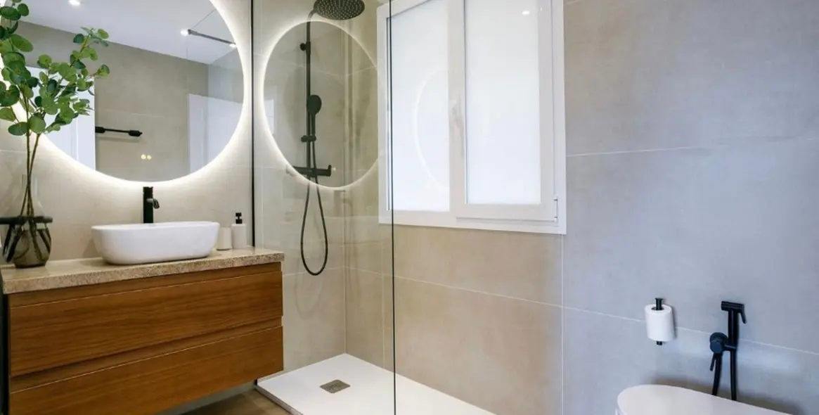 Sale of middle floor apartment in Fuengirola 11