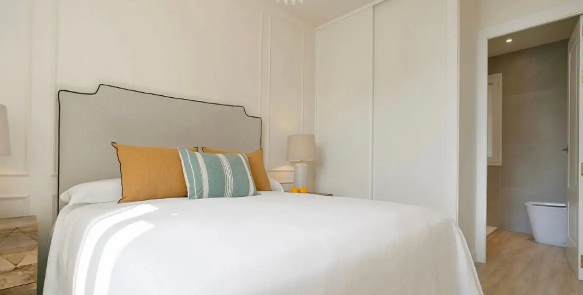 Sale of middle floor apartment in Fuengirola 12