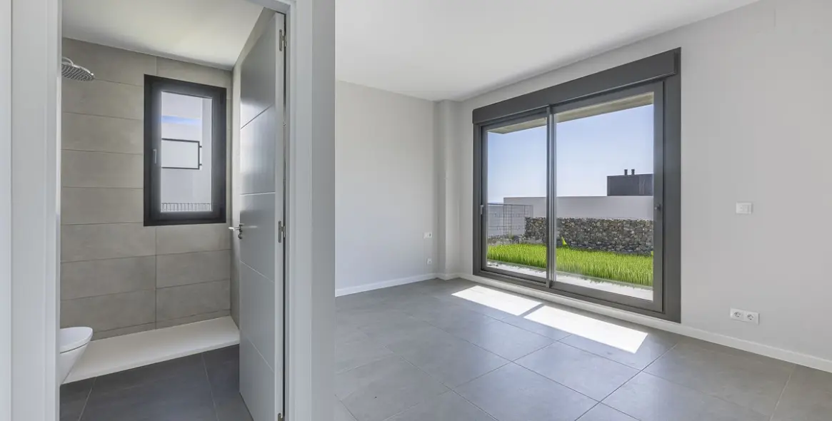 Sale of townhouse in Riviera del Sol 24