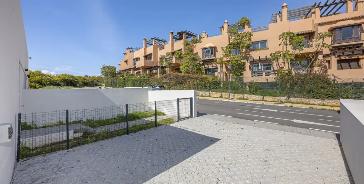 Sale of townhouse in Riviera del Sol 46