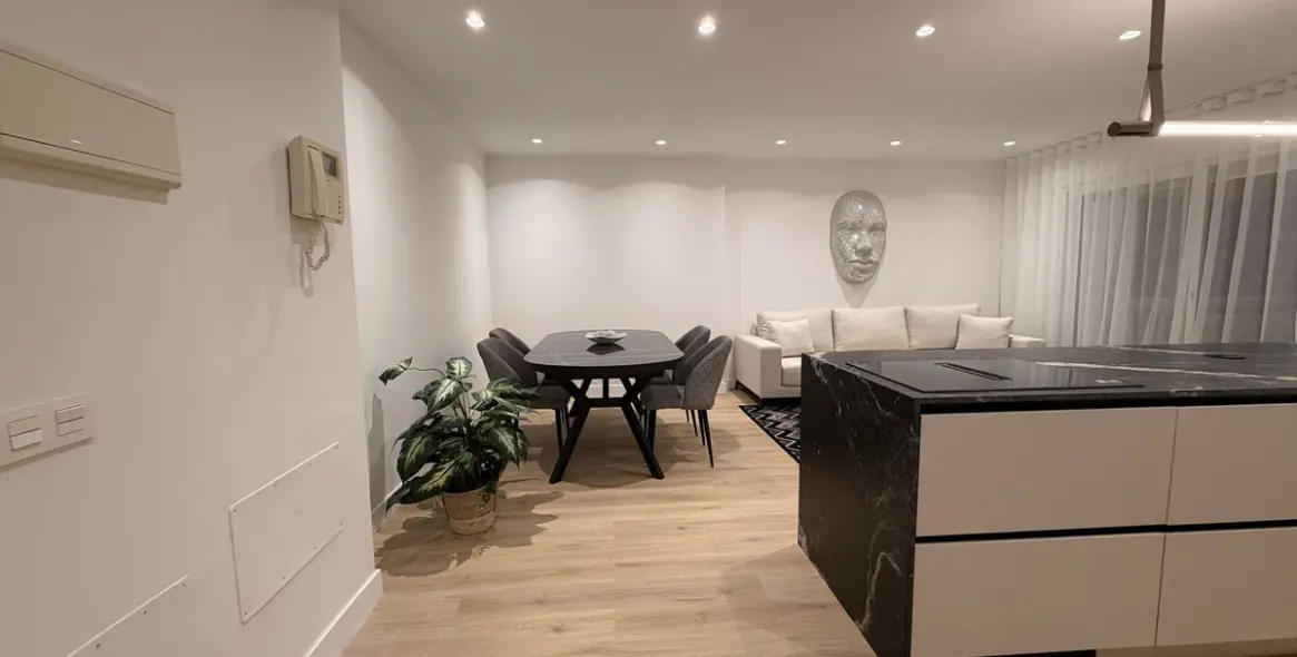 Venta de apartamento en planta media en Nueva Andalucía 1