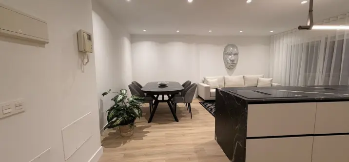 Venta de apartamento en planta media en Nueva Andalucía 0