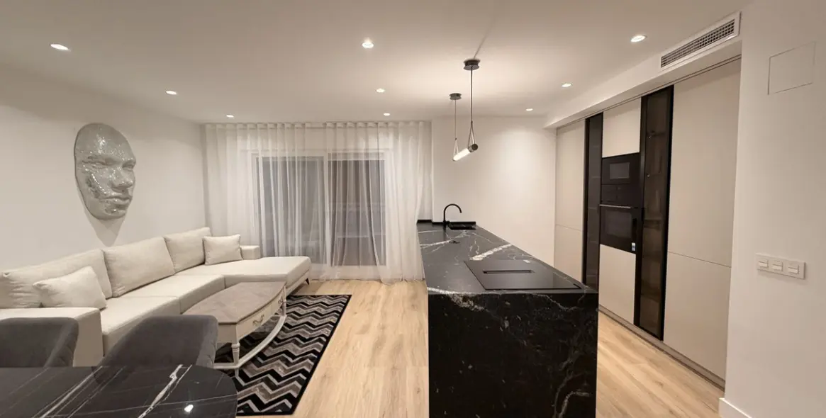 Venta de apartamento en planta media en Nueva Andalucía 2