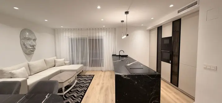 Venta de apartamento en planta media en Nueva Andalucía 1