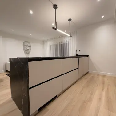 Venta de apartamento en planta media en Nueva Andalucía