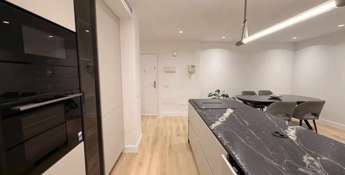 Venta de apartamento en planta media en Nueva Andalucía 4